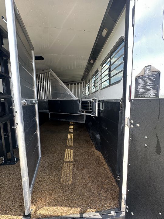 Trailer Photo 19
