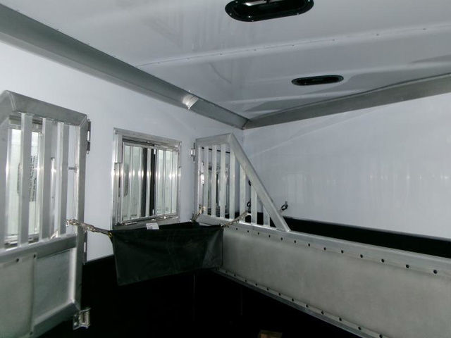 Trailer Photo 8