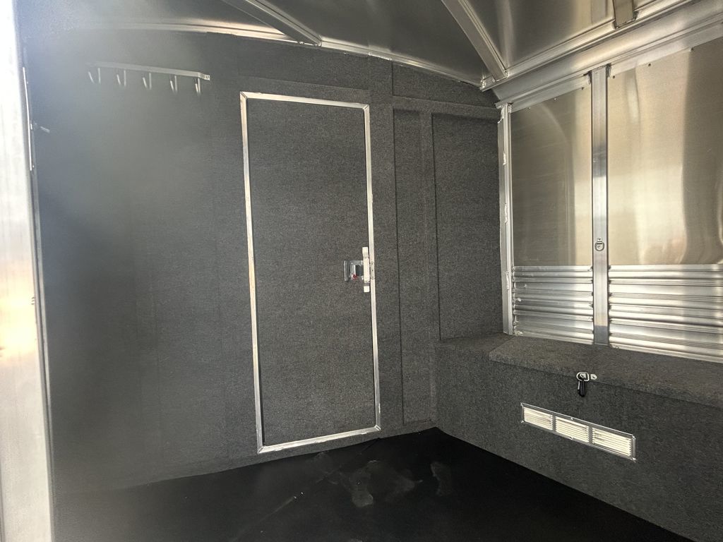 Trailer Photo 9