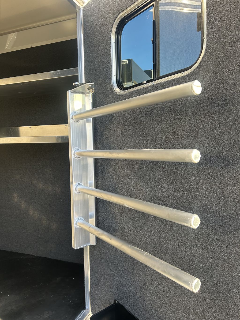 2025 Cimarron 4 horse reverse load with 15'9" outlaw conversions