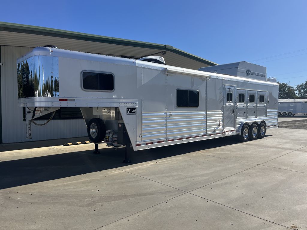 2026 Platinum Coach 4 horse side load with 14'8" outlaw conversions
