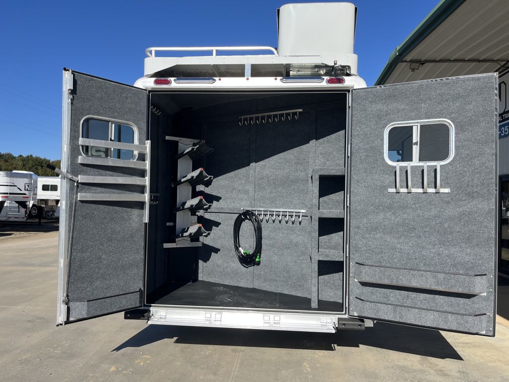 2026 Platinum Coach 4 horse side load with 14'8" outlaw conversions