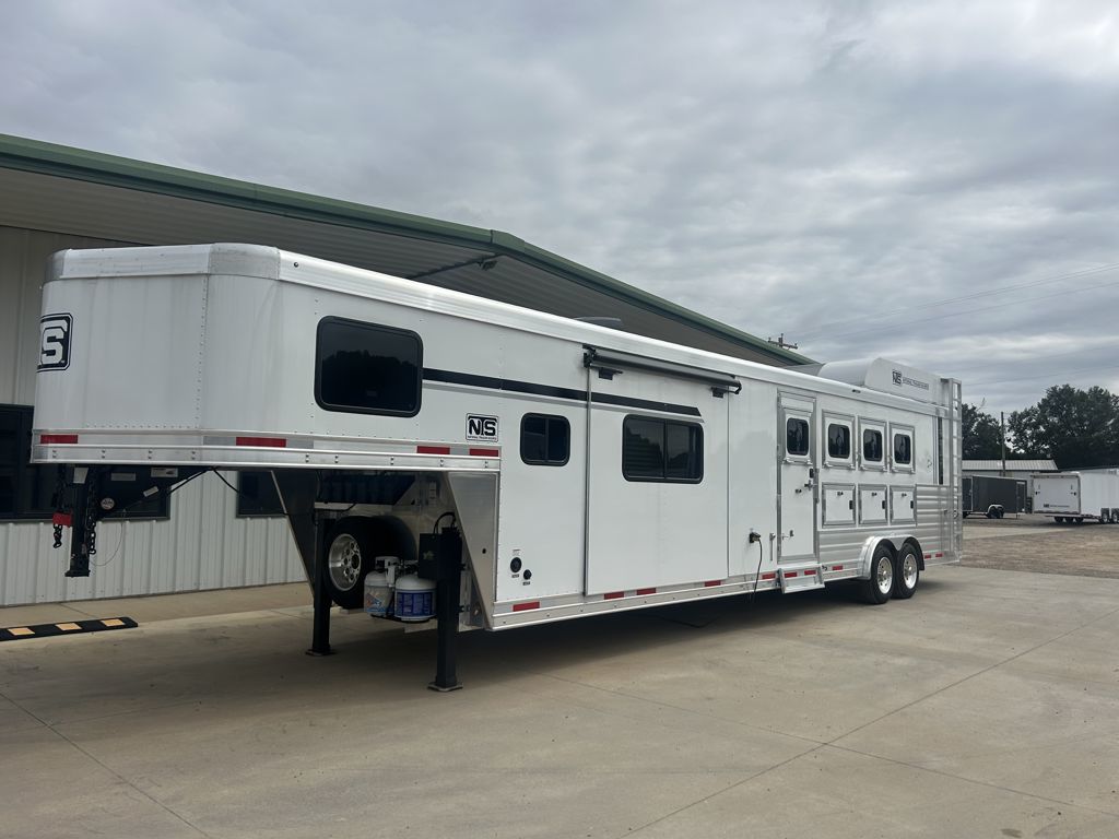 2026 Lakota colt 4 horse side load with 13' living quarters