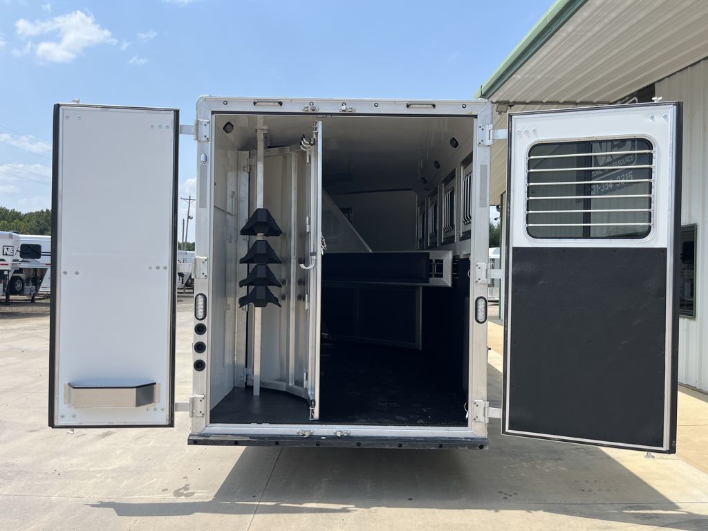 2026 Lakota charger 4 horse with 11' living quarters
