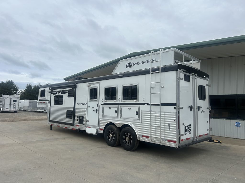 2026 Bison silverado 3 horse with 11' living quarters