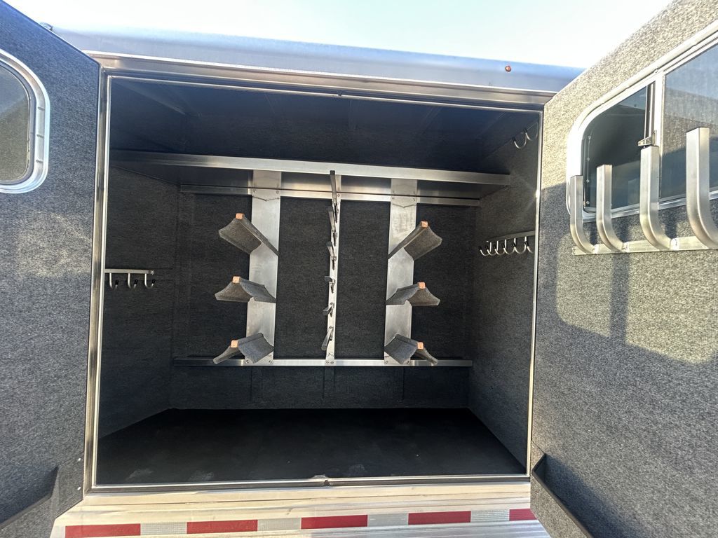 Trailer Photo 11