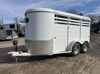 2020 2 horse CM 2 Horse Bumper Pull Trailer