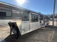 2019 4 horse Lakota Trailers Charger 4 Horse 15' Living Quarters