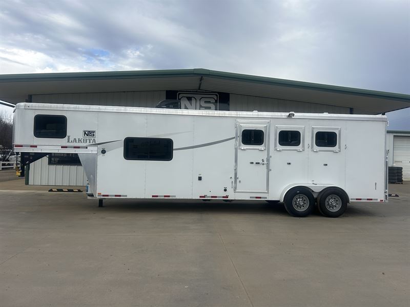 2018 Lakota Trailers Colt 3 Horse 11' Living Quarters