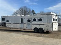 2001 3 horse Sundowner 3 Horse 16' Living Quarters