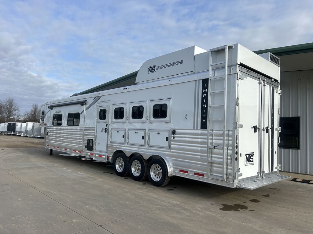 2026 Lakota infinity 4 horse side load 17' living quarters