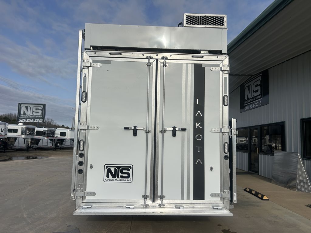 2026 Lakota infinity 4 horse side load 17' living quarters