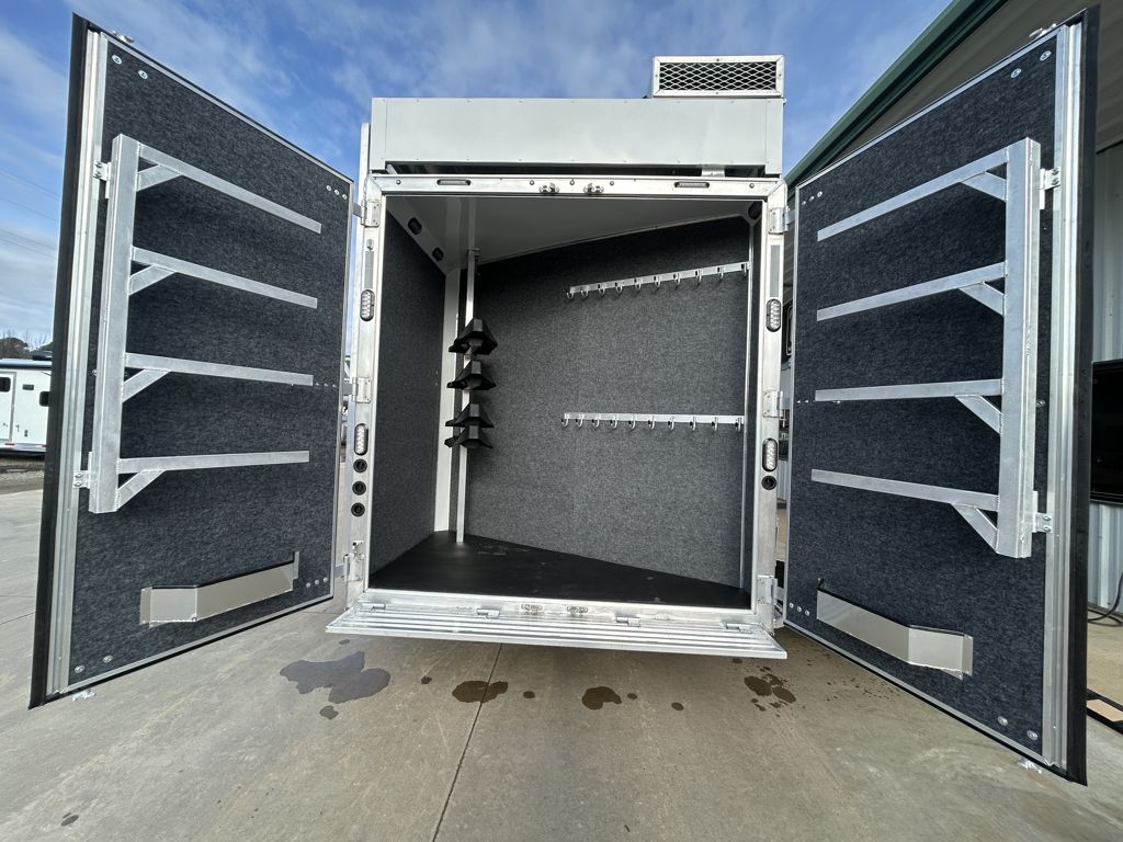 2026 Lakota infinity 4 horse side load 17' living quarters