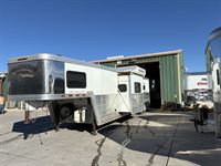2007 3 horse Bloomer 3 Horse 15' Living Quarters