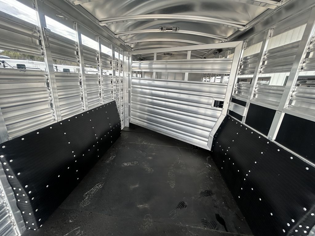 2026 Platinum Coach 22' livestock gooseneck trailer