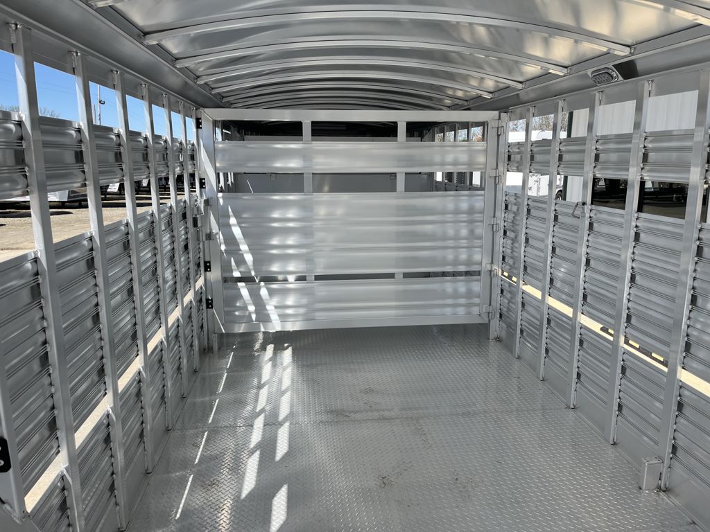 2026 Platinum Coach 28' livestock gooseneck trailer