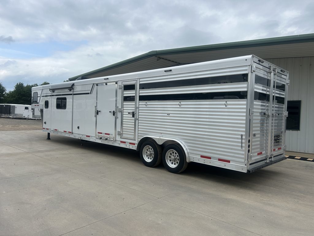 2026 smc patriot 14' livestock 13' living quarters