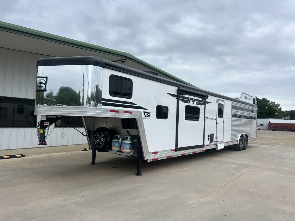 2026 Bison trail hand 16' livestock 15' living quarters