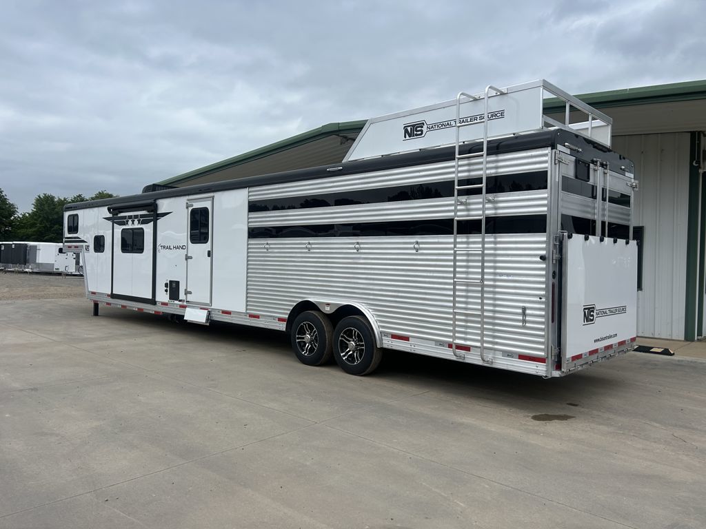 2026 Bison trail hand 16' livestock 15' living quarters