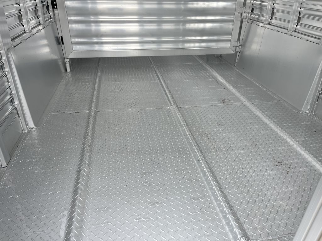2026 Platinum Coach 24' livestock gooseneck trailer