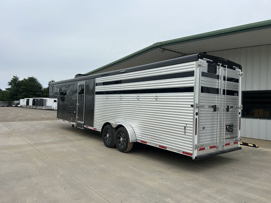 2026 Bison trail hand 16' livestock 10' living quarters
