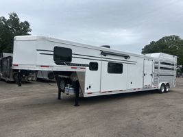 2027 Stock horse Lakota Trailers Legacy 14' Livestock 13' Living Quarters