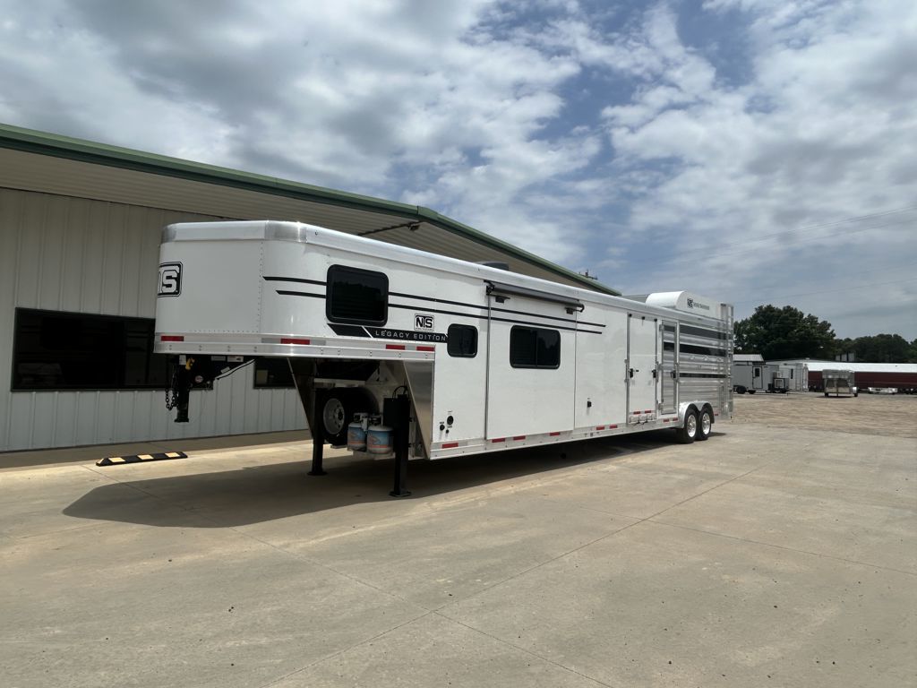 2027 Lakota legacy 14' livestock 13' living quarters