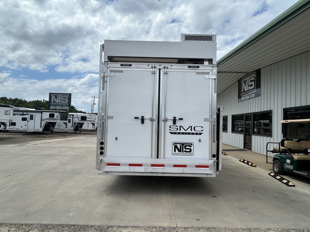 2027 smc 4 horse side load 19' living quarters