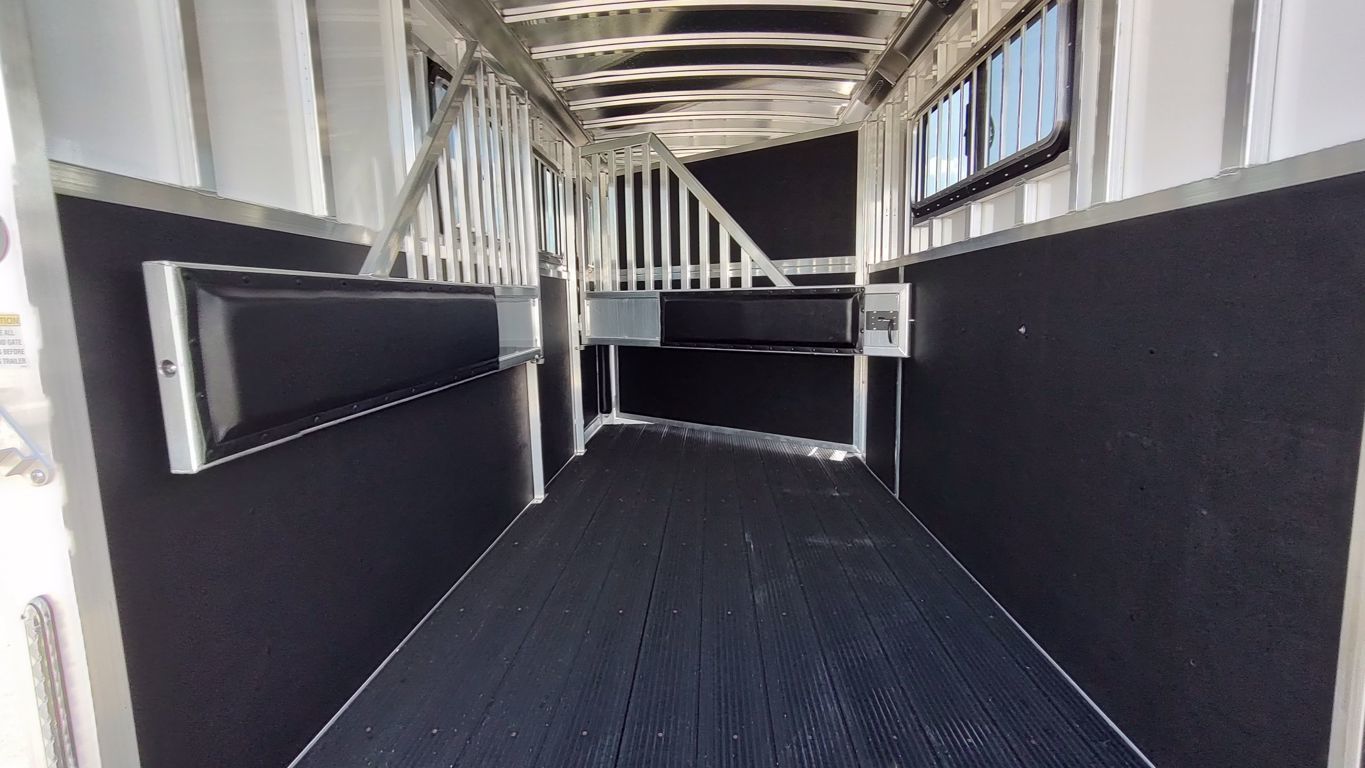 Trailer Photo 11