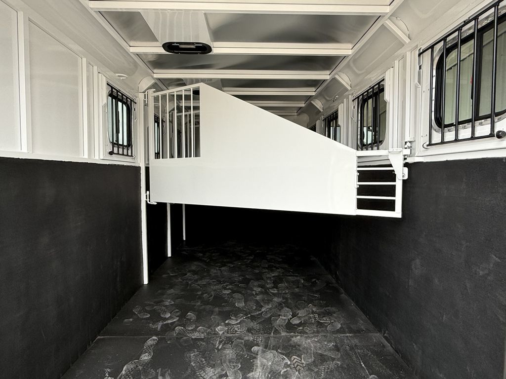 Trailer Photo 7