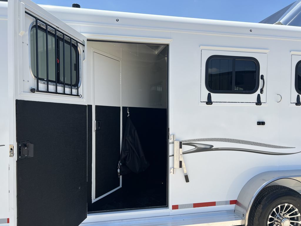 Trailer Photo 2
