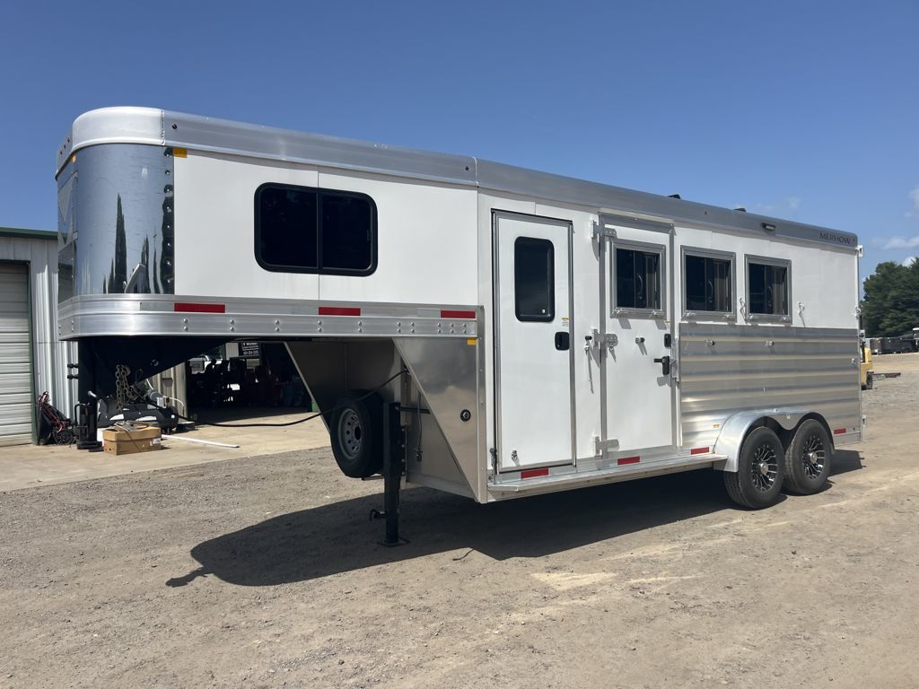 2025 Merhow 3 Horse Gooseneck Trailer
