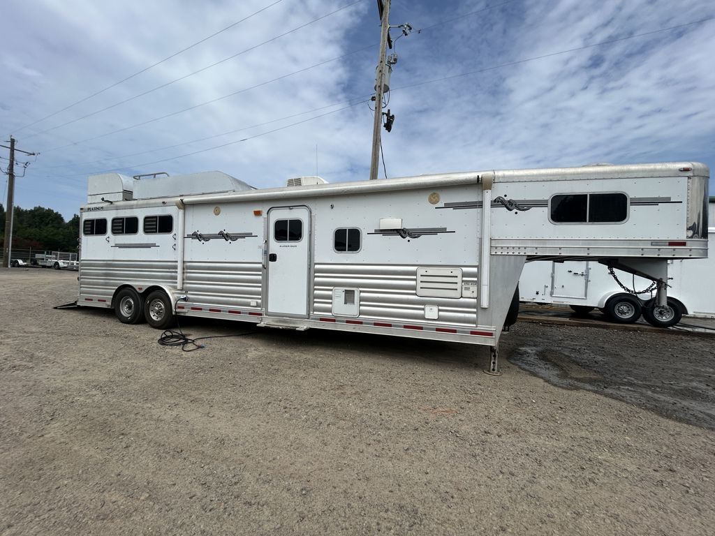 2007 Platinum 3 Horse Slant Load 14' Living Quarters