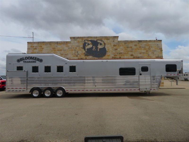 2022 Bloomer Trailers 5 Horse Trailer With 15' Living Quarters