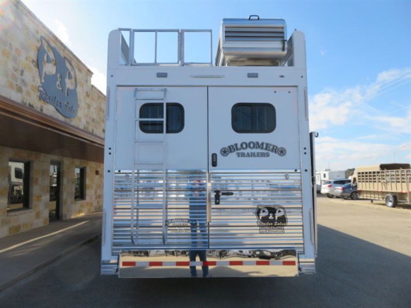 2022 Bloomer Trailers 4 Horse Trailer with 18' Living Quarters
