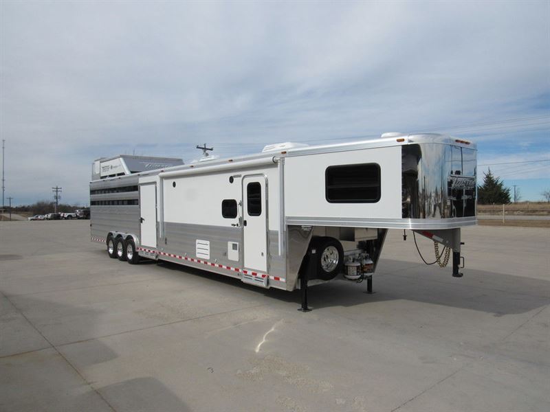 2025 Twister 6 Horse Stock Combo With 13'6" Living Quarters