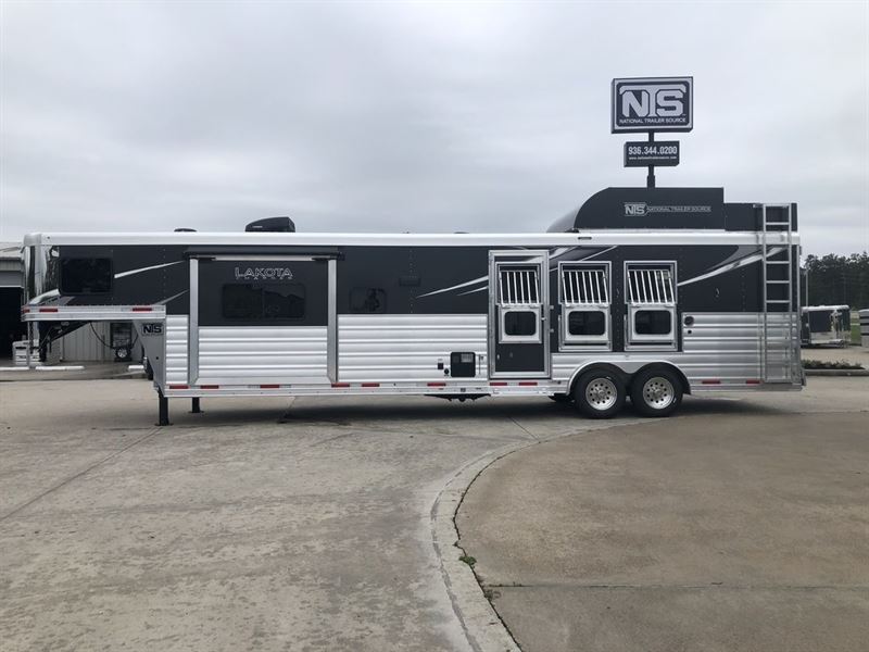 2023 Lakota charger 3 horse side load gooseneck trailer with 1