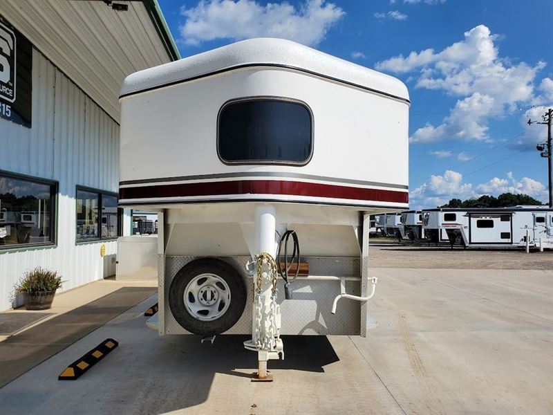 1996 Logan 3 Horse Gooseneck Trailer