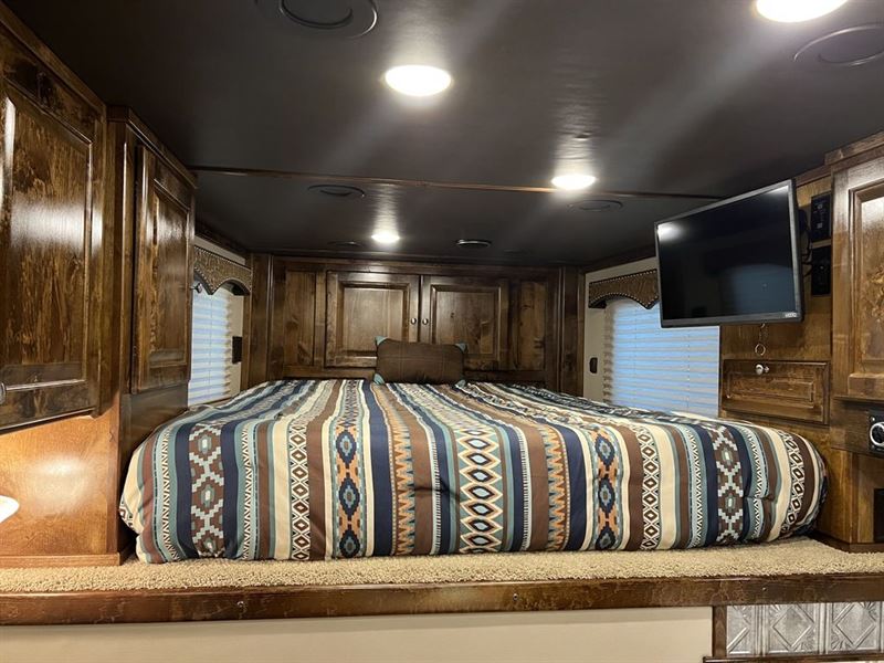 2022 Cimarron Trailers 3 Horse Trailer With 10' Outlaw Conversions