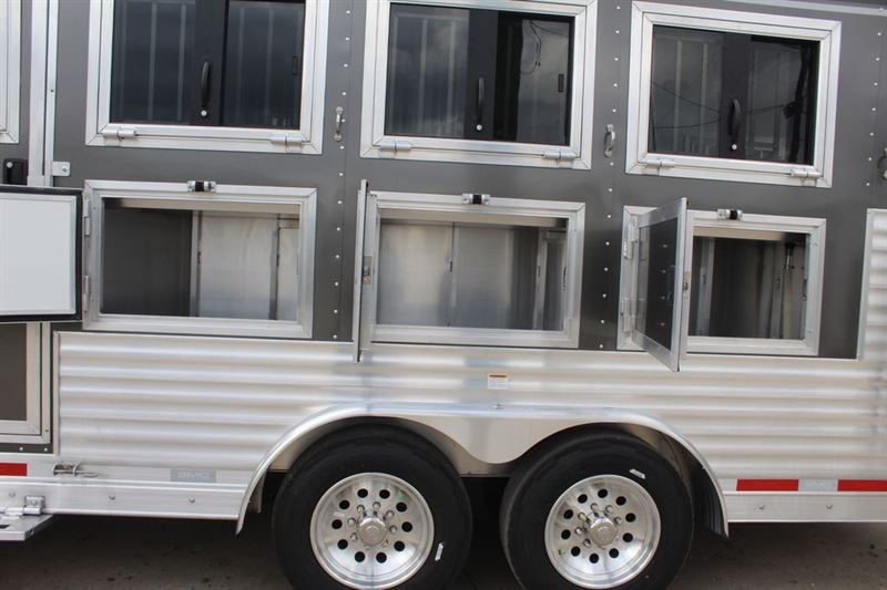 2023 smc laramie 4 horse gooseneck trailer with 11' living