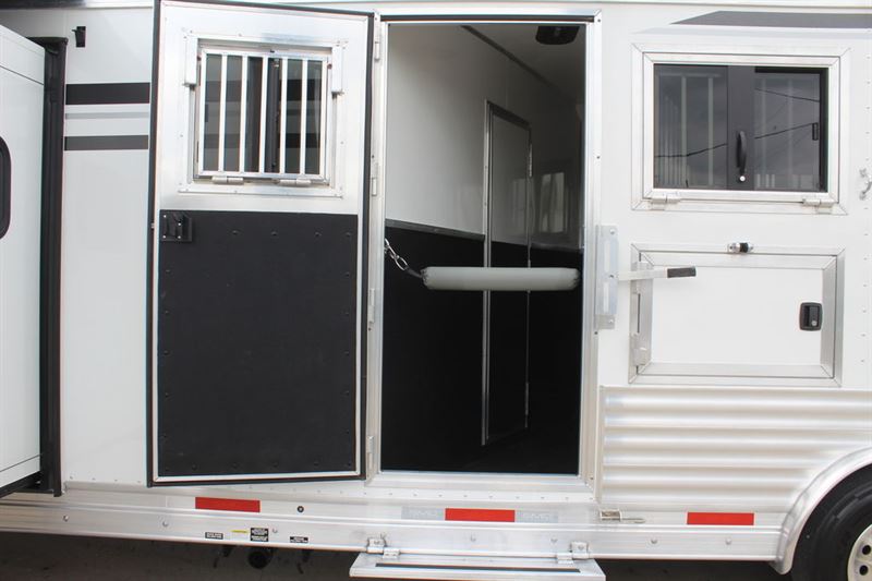 2023 smc laramie 4 horse gooseneck trailer with 14' living