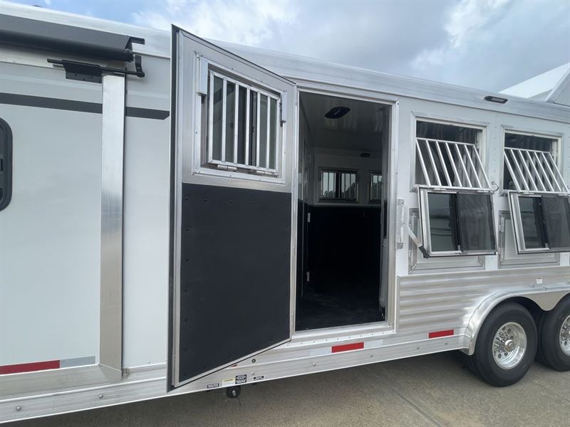 2024 smc patriot 4 horse gooseneck trailer with 13' living