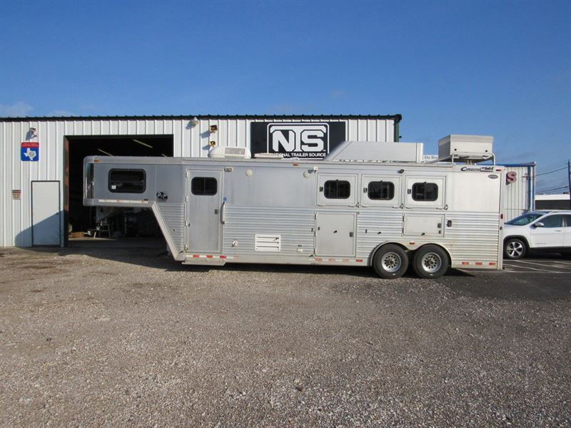 2007 Cimarron Trailers 3 Horse Gooseneck Trailer with 10' Living Quarters