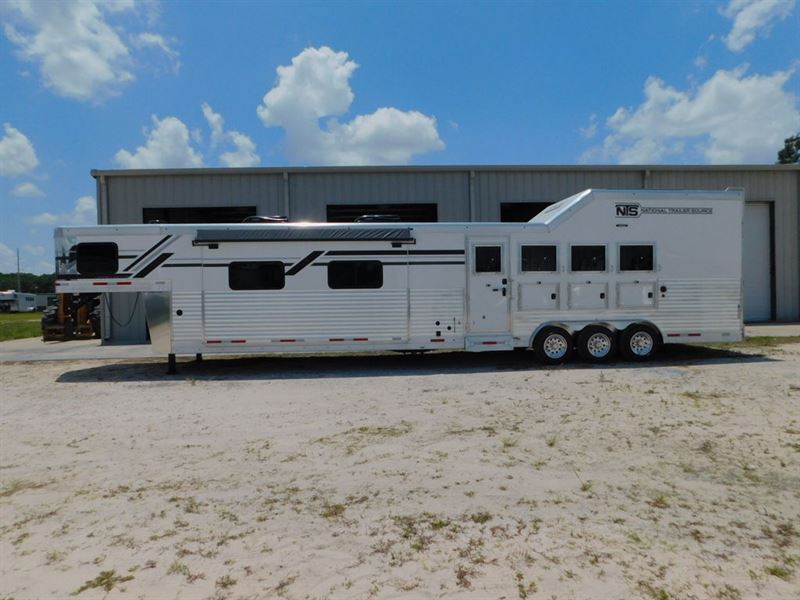 Used smc Horse trailers for sale