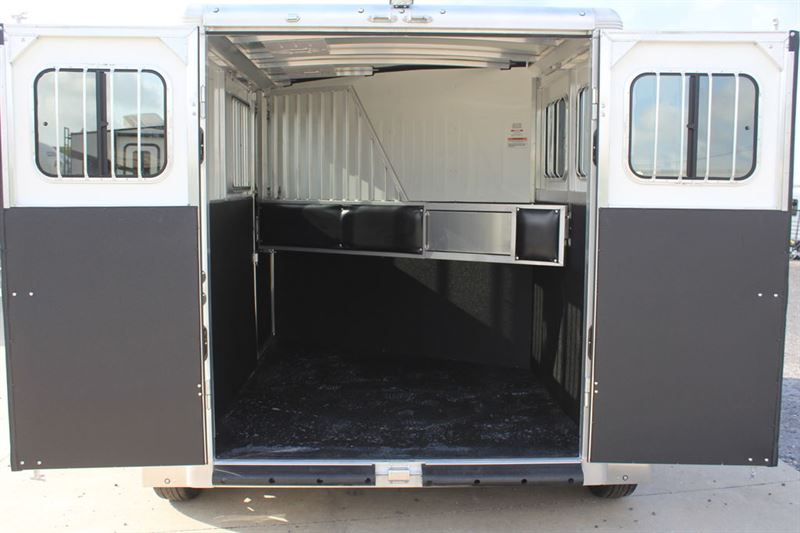 2024 Sundowner 2 horse bumper pull trailer