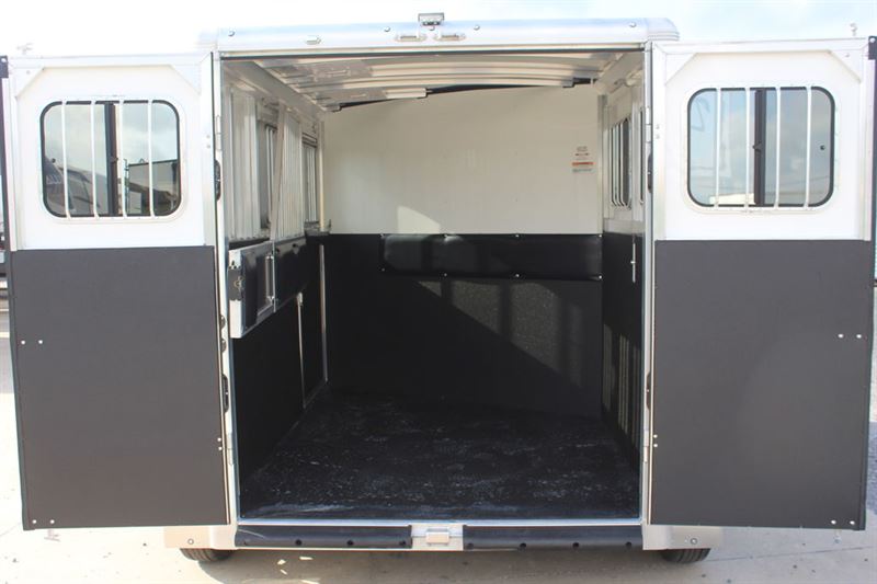 2024 Sundowner 2 horse bumper pull trailer