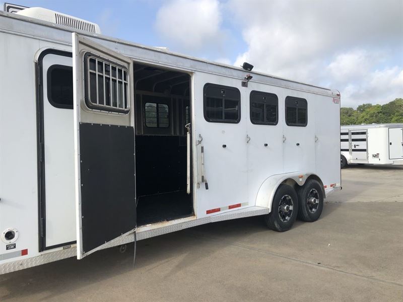 2004 Kiefer 4 Horse Gooseneck Trailer with 4' Living Quarters