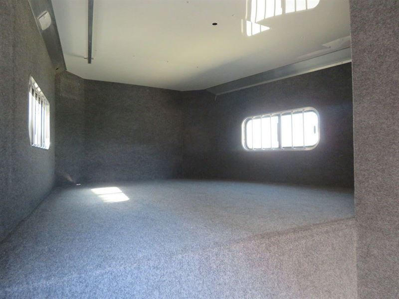 2022 Bloomer Trailers 4 Horse Gooseneck Trailer with Trainer Split Tack