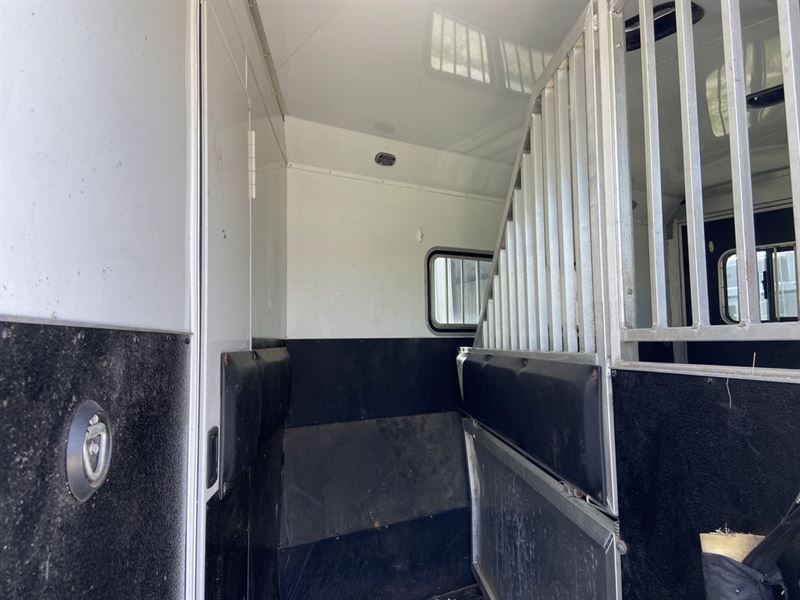 2020 Bison trail hand 3 horse gooseneck trailer with 13' livi