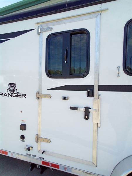 2024 Bison ranger 2 horse gooseneck trailer with 8' living qu